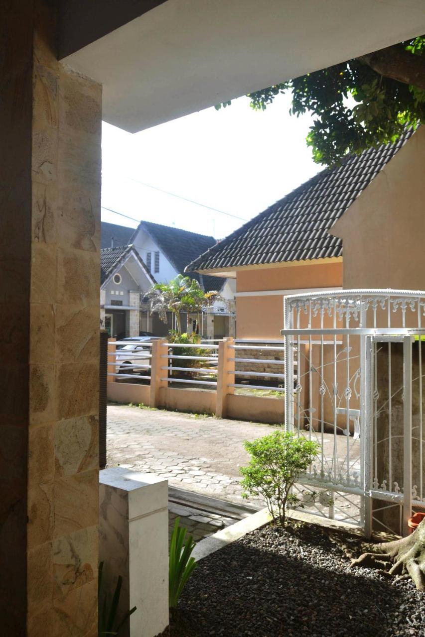 Cipta Guesthouse Yogyakarta Esterno foto